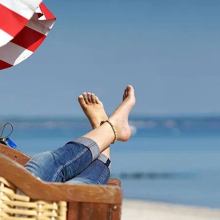 Kleine Strandperle - Ihr Ferienapartment Zwischen Ostsee Und Bodden